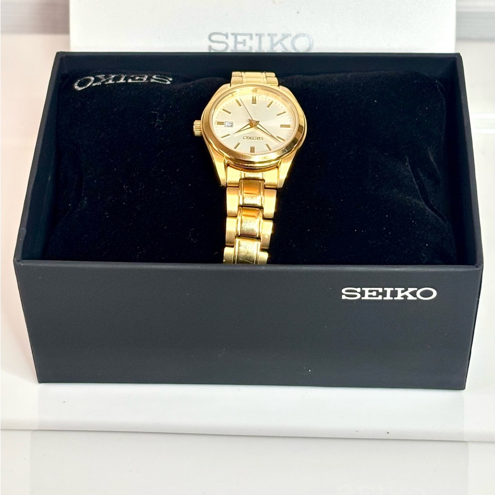 NIB Seiko Essentials Quartz Gold Tone Women’s Watch Sapphire Crystal LumiBrite - Picture 7 of 14